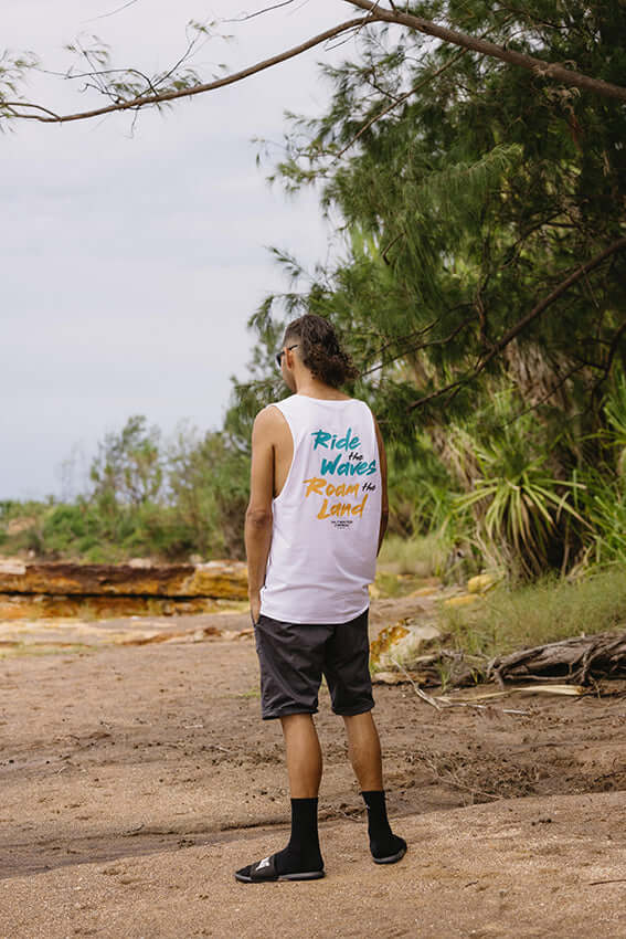 Ride the waves Muscle Tank